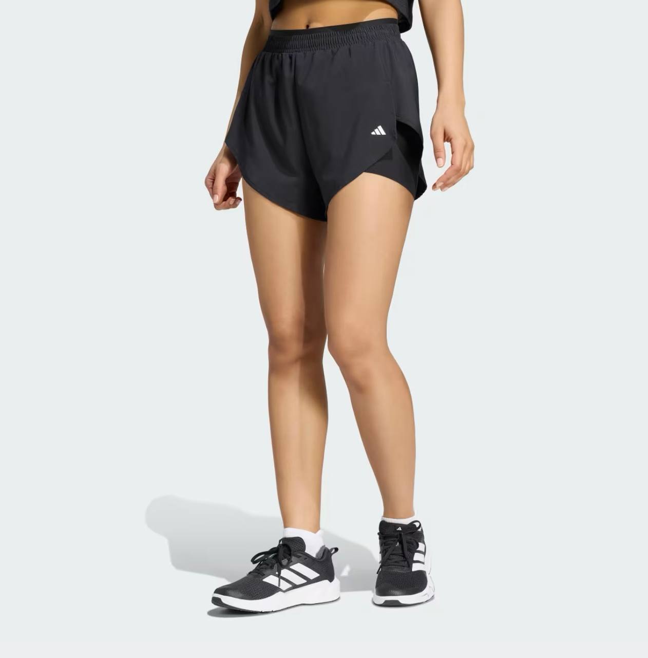Продажа — Шорты и топ Adidas, размер S, состояние новых вещей. Комплект за 200 AED. 📍 Al Maryah Island