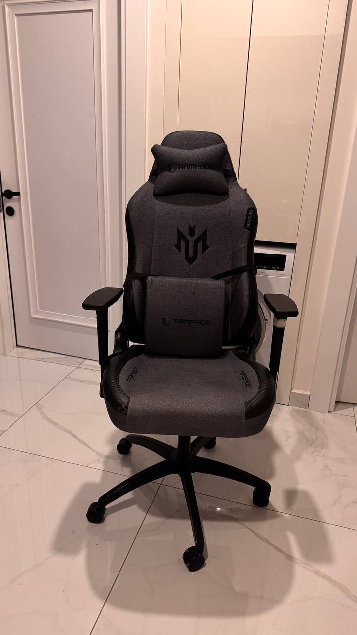 Rampage gaming chair, good condition, fully functional