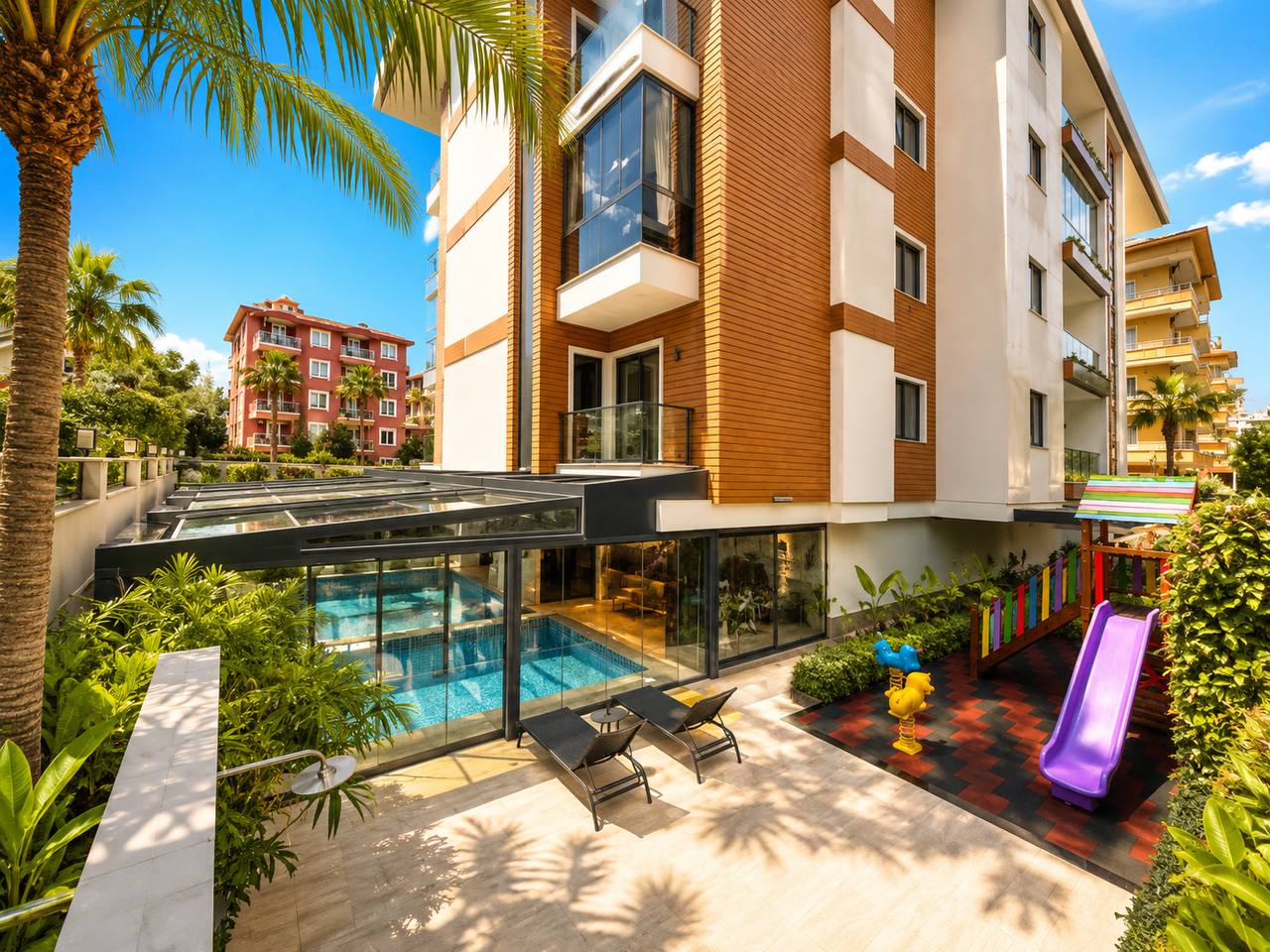 1+1 apartment in Best Home 26, 200m to Kleopatra Beach. Spacious with new furniture, bedroom, living area, kitchen, balcony. Premium complex with pool, gym, spa, sauna, security.