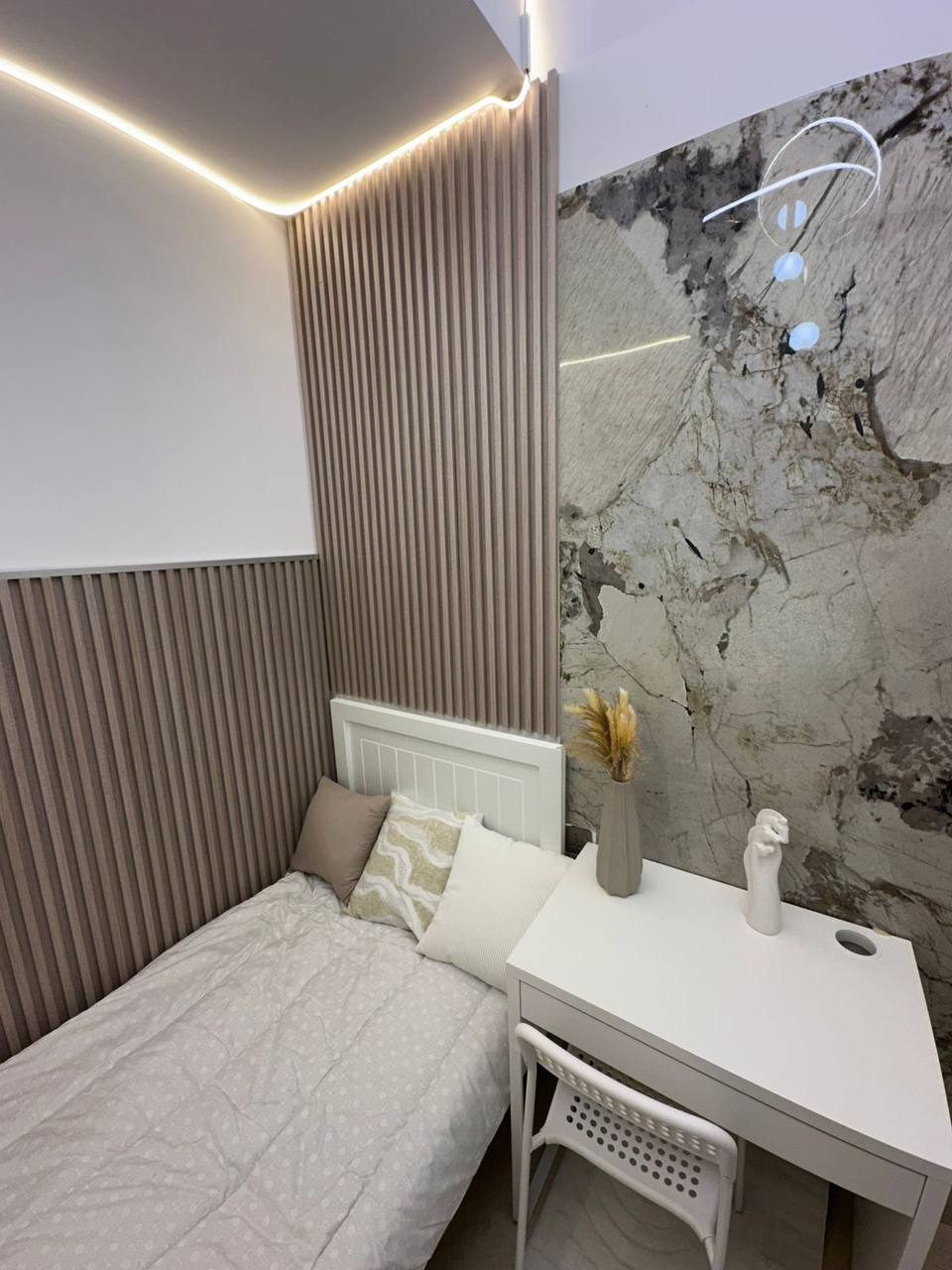 Room for single woman, Al-Barsha near Mall of the Emirates, 5 minutes to Metro, daily housekeeping