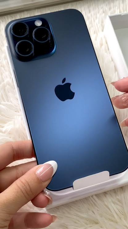 iPhone 15 Pro Max 512GB, батарея 96%