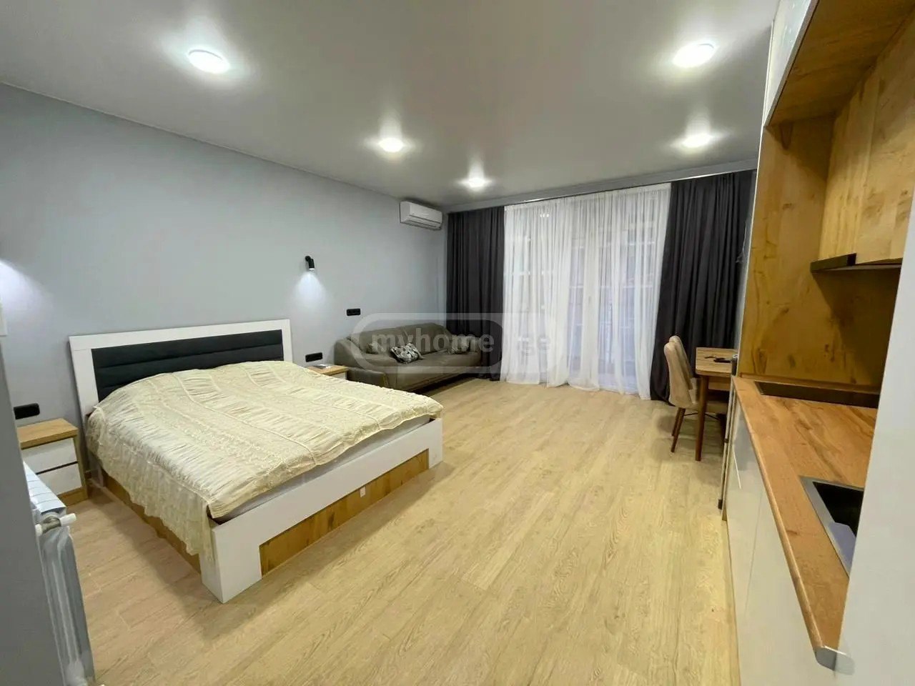 Студия 37 м², 13 этаж, Батуми, с балконом и центральным отоплением