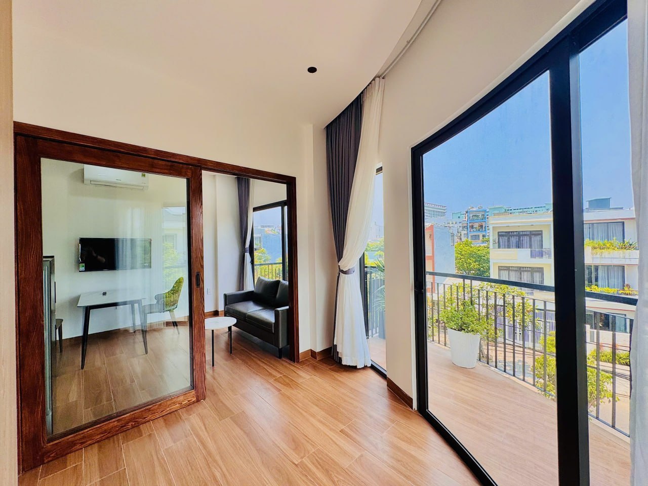 2-bedrooms apartment with swimming pool, Khue My area, fully furnished