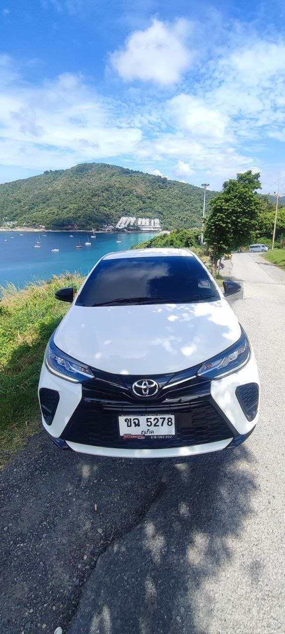 Toyota Yaris 2022 fully equipped, rear camera, CarPlay, climate control, from 600 baht/day