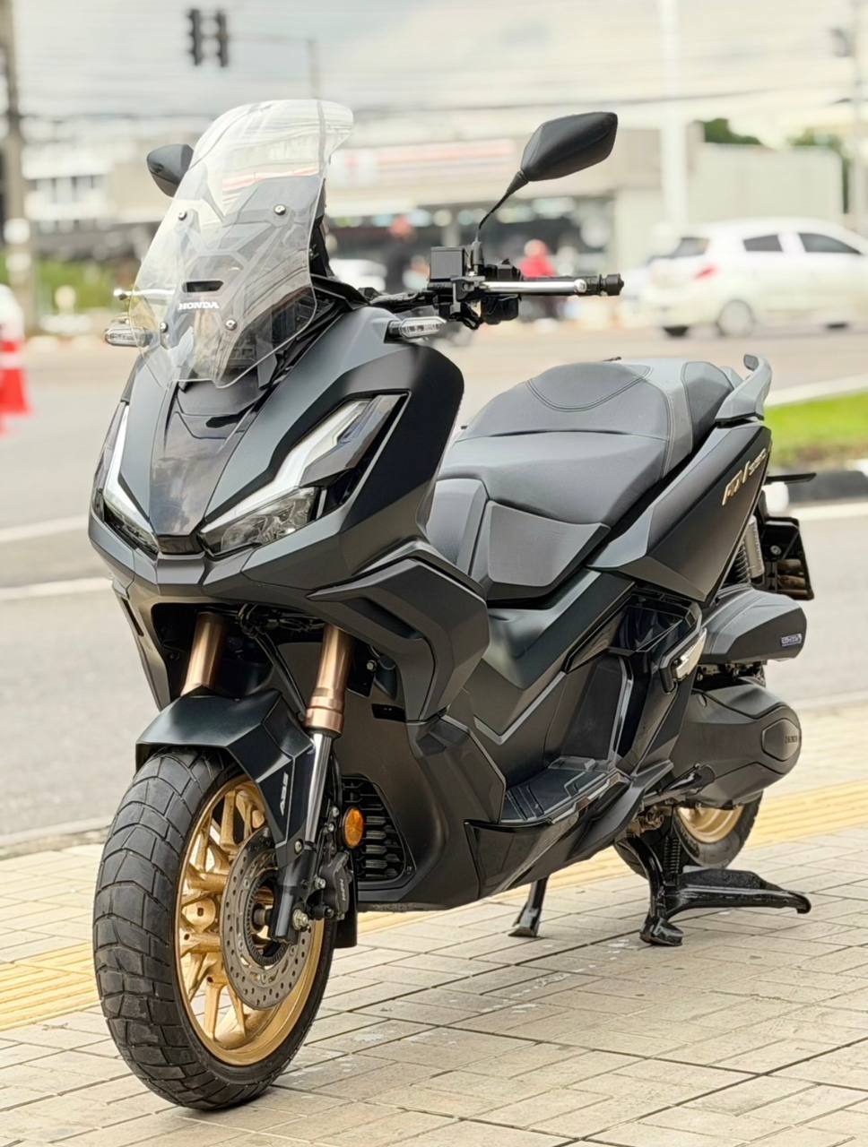 Honda ADV 350 2024, 8000 км пробега, идеальное состояние, навигатор — 140000 бат