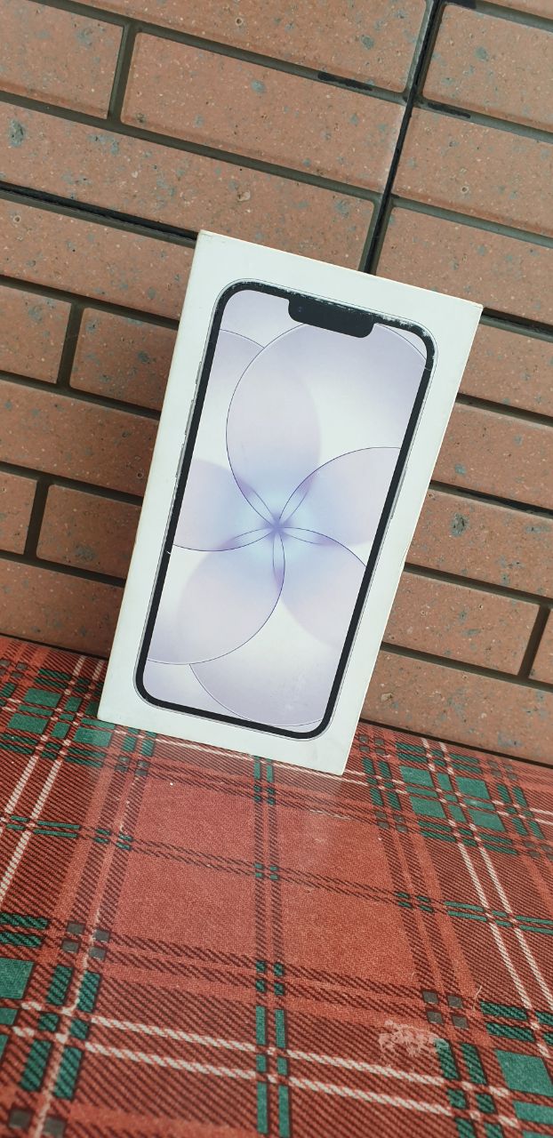 Продажа — iPhone 17 e white 256 Гб, новый в заводской упаковке