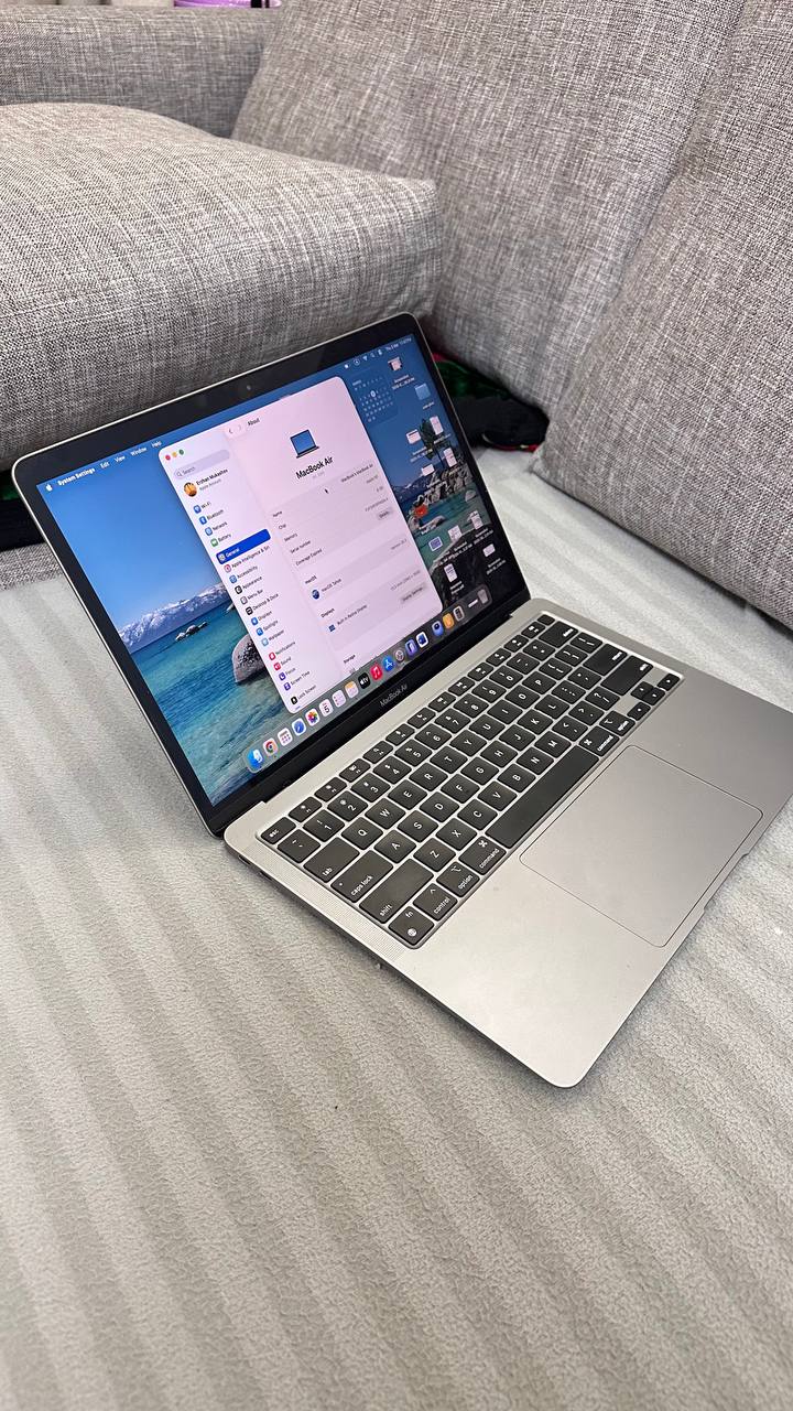 Apple Macbook Air Core i5 8GB RAM 256GB SSD в отличном состоянии