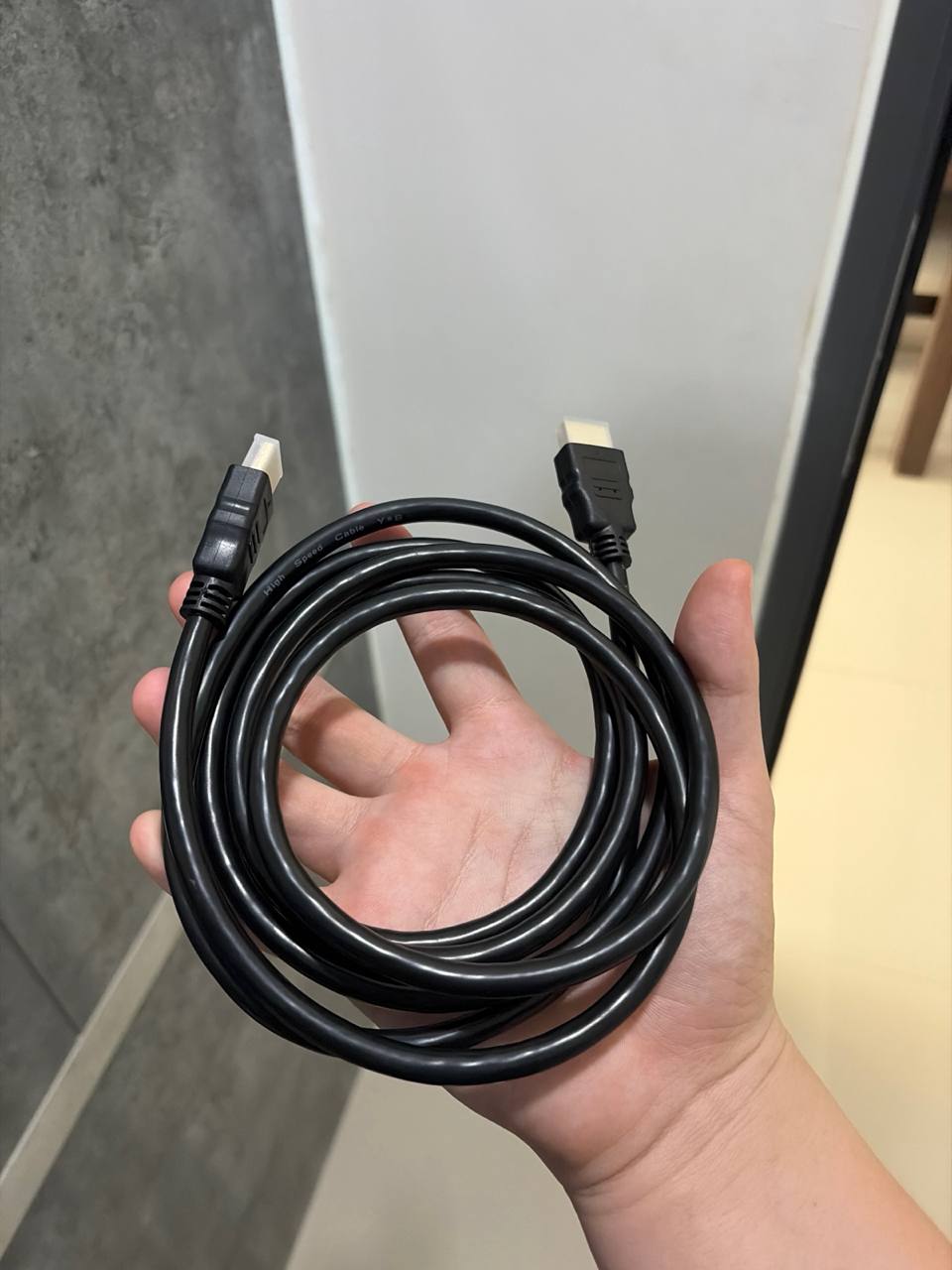Кабель HDMI 2 метра, новый — 100.000 VND