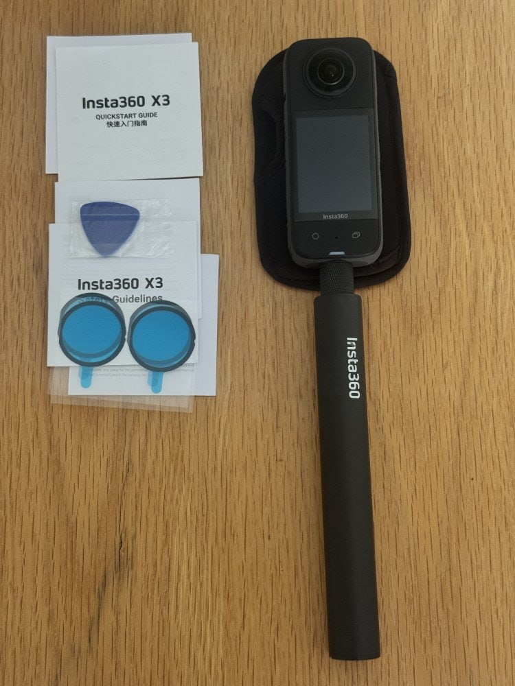Продажа — Insta 360 X3 panoramic action camera, complete with accessories, price: 7 млн VND, Road bike, good condition, with accessories, price: 1 млн VND
