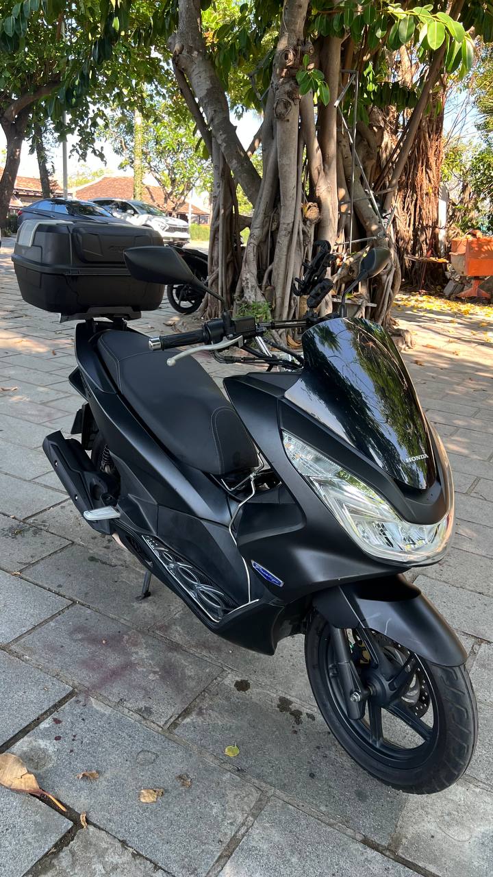 Продажа Honda PCX 125 2017 года, полностью обслужен, отличное состояние