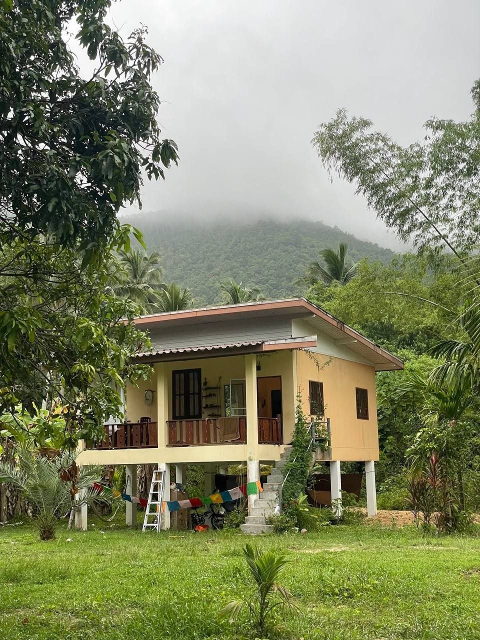 House for rent in Chaloklum, furnished with kitchen, AC, balcony, mountain view