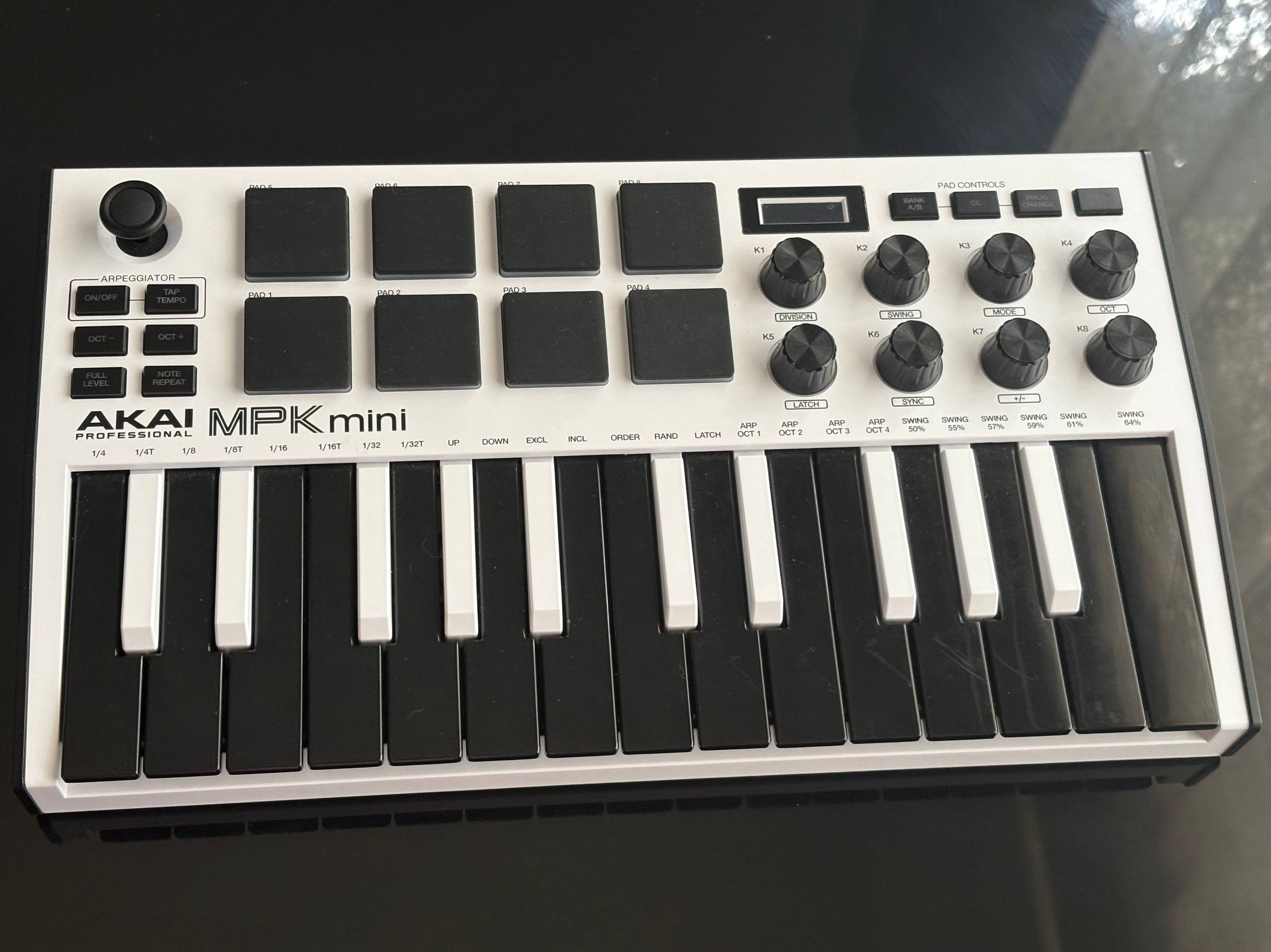 Продажа — AKAI MPK mini, новая, 2500 бат