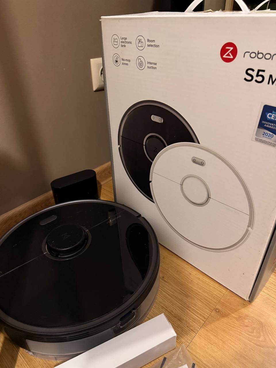 Продажа робота-пылесоса Xiaomi Roborock S5max в идеальном состоянии с расходниками