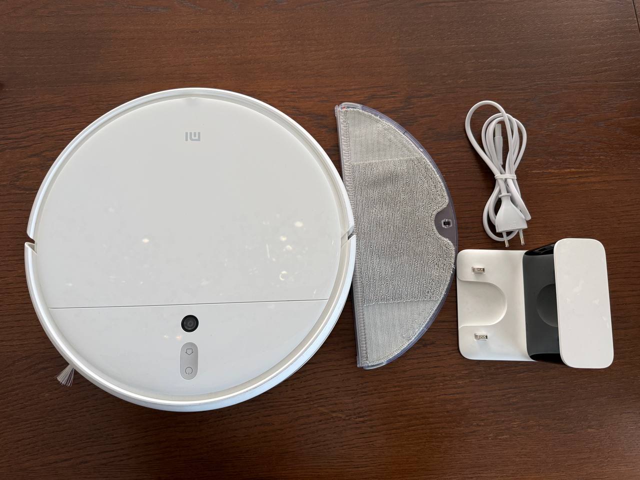 Xiaomi Mi robot vacuum mop первого поколения в идеальном состоянии с полной комплектацией