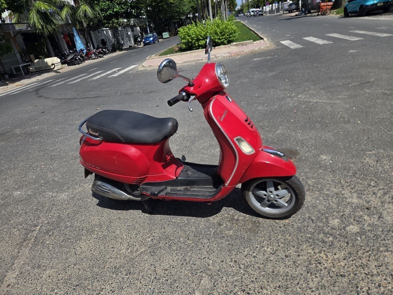 Продажа — Мотобайк Vespa LX125 2013 года
