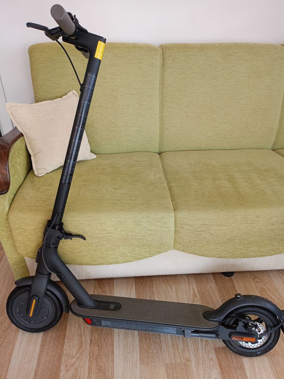 Продам электросамокат Xiaomi Mijia Electric Scooter 1S, черного цвета