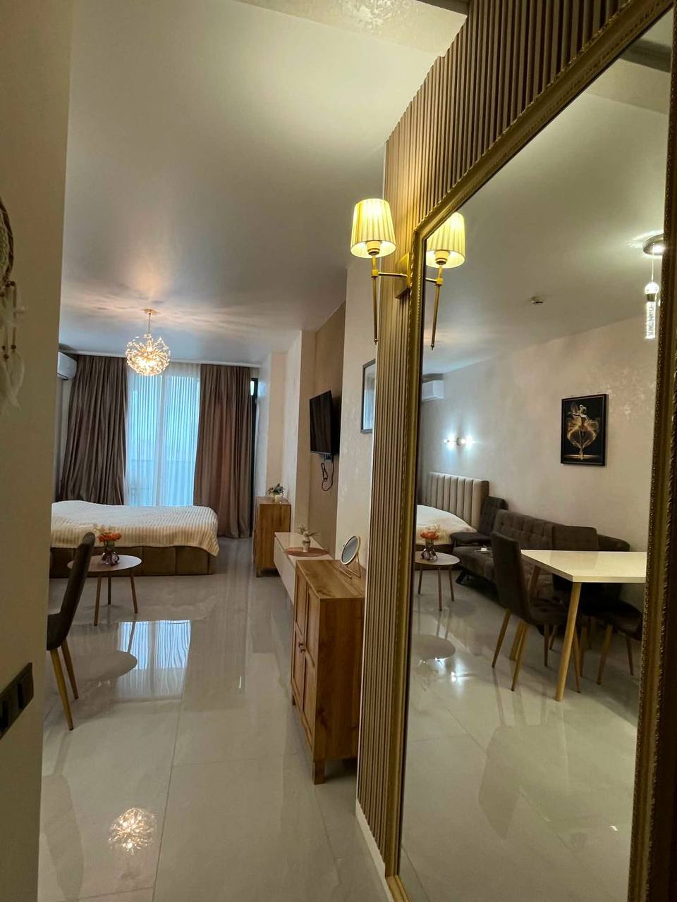 Сдаю — Apartment Studio in New Boulevard area, 450 USD/month for a year, Grigol Lordkiphanidze 24.