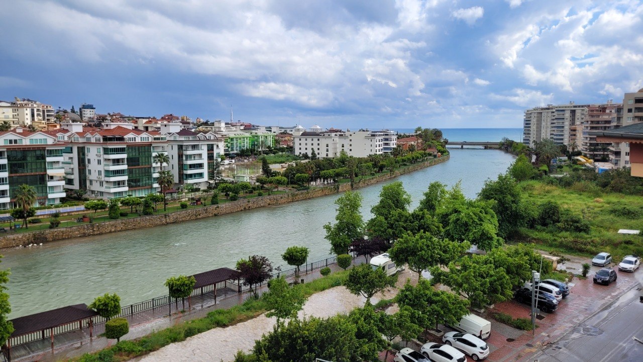 Продажа квартиры 1+1 в Тосмуре с открытой террасой, вид на море и горы