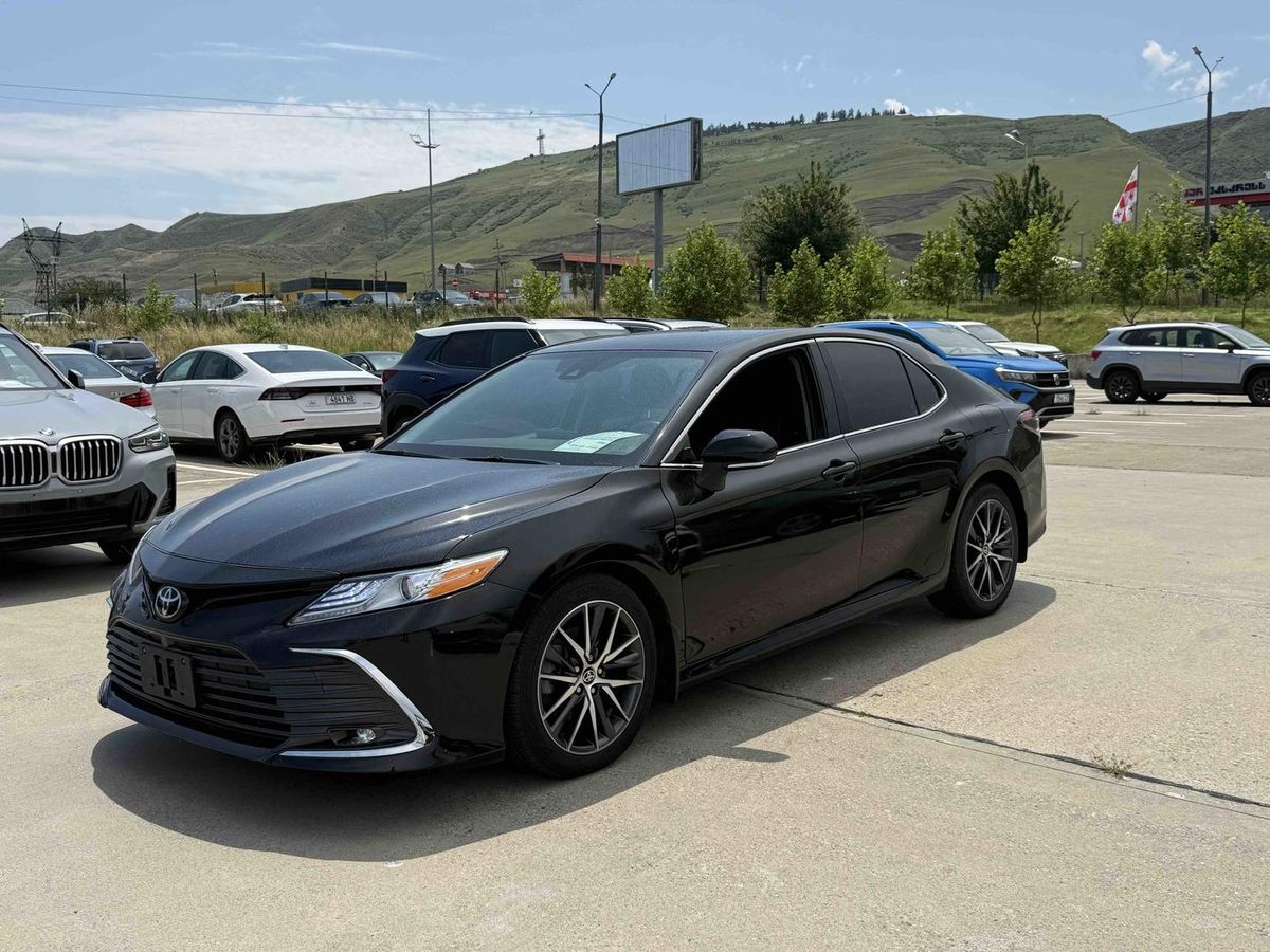 Продажа — Автомобиль Toyota Camry 2021 года, пробег 49 600 км, двигатель 2.5L, автомат. Цена: $16 000