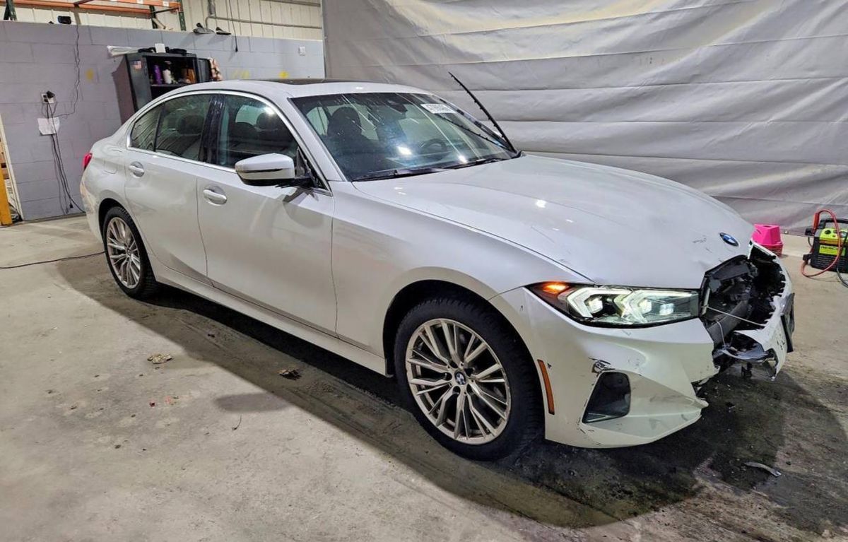 BMW 330xi 2023, пробег 55 600 км, двигатель 2.0L, бензин
