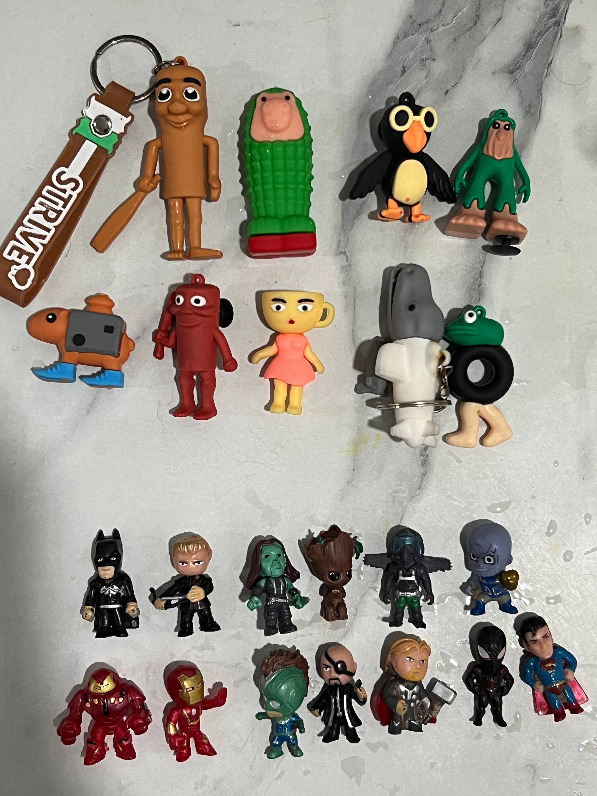 Распродажа игрушек, мем-фигурок и аксессуаров