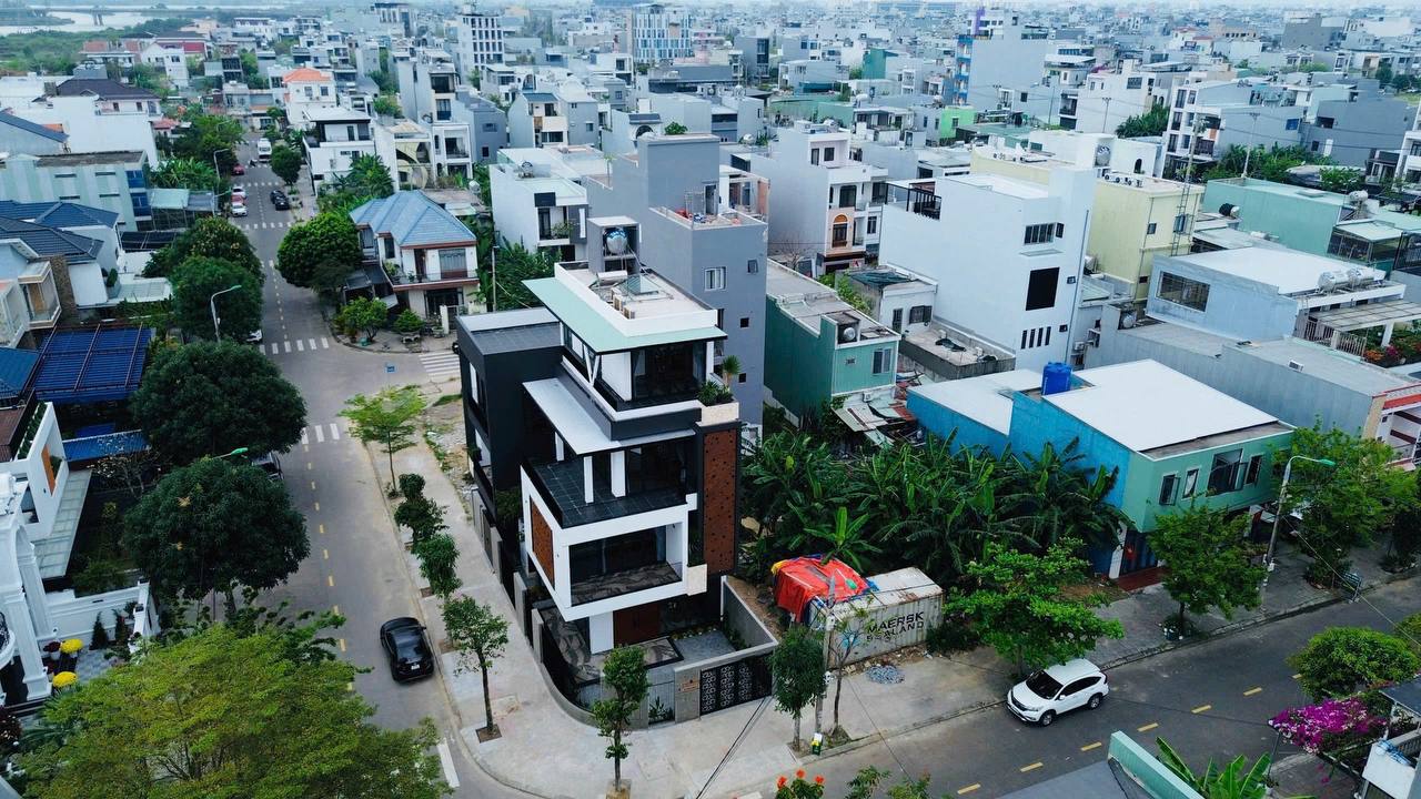 Сдам виллу в Дананге — 4 спальни, 5 санузлов, 150 м², район Hoa Xuan, Cam Le, контракт от 6 месяцев, оплата 3 месяца, депозит 2