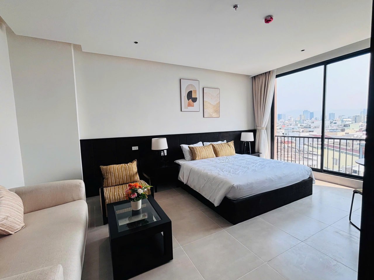Сдам — Studio apartment in Hai Chau, Da Nang city center. Fully furnished, weekly cleaning. 13,800,000 VND/month.