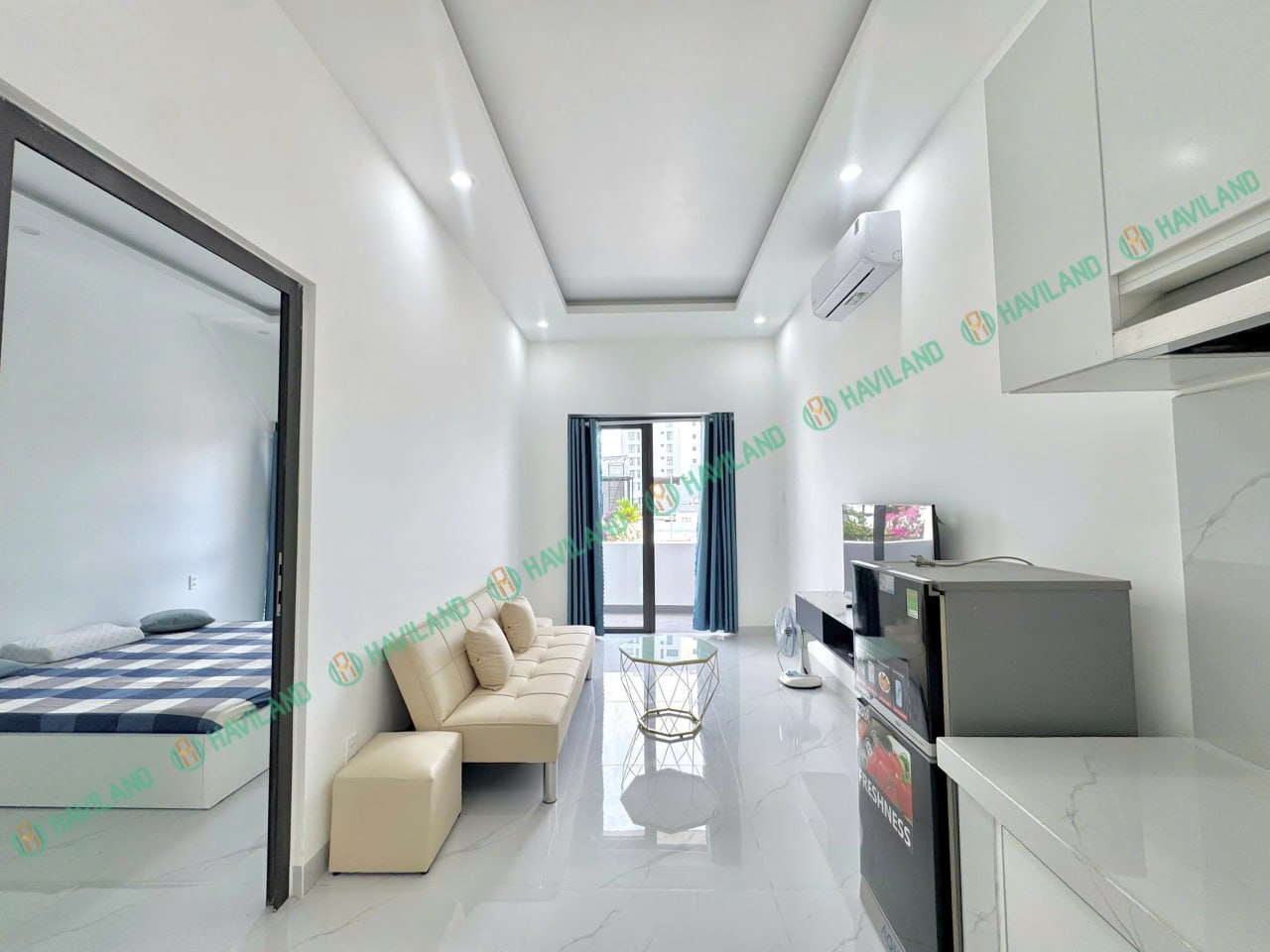 1-bedroom apartment with balcony, Nguyen Thien Ke Street near My Khe beach, fully furnished, high-speed internet