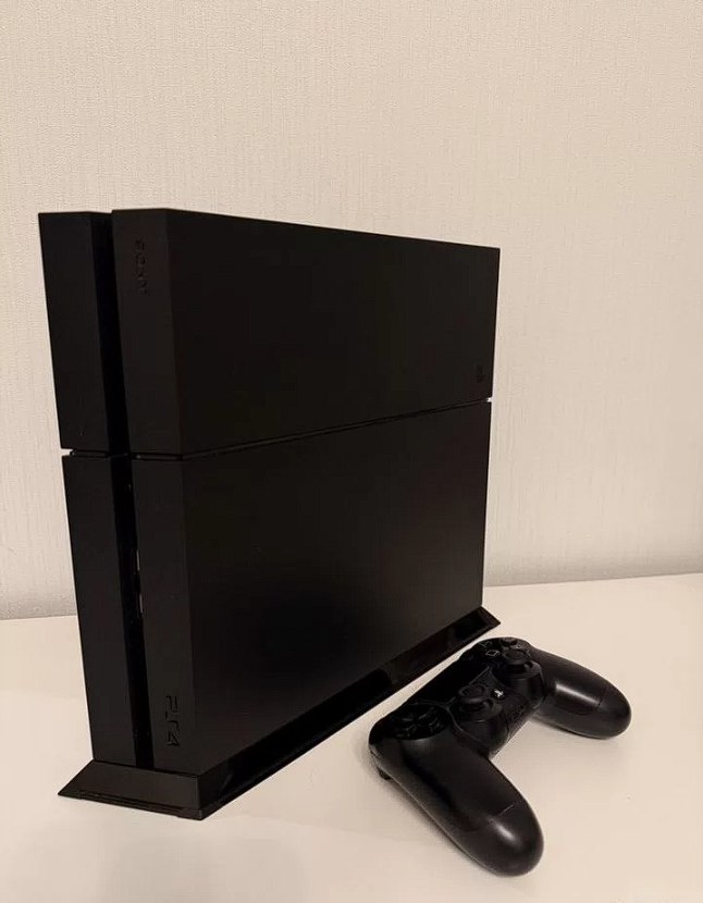 PlayStation 4 с дисководом и одним джойстиком, 3.000.000 VND