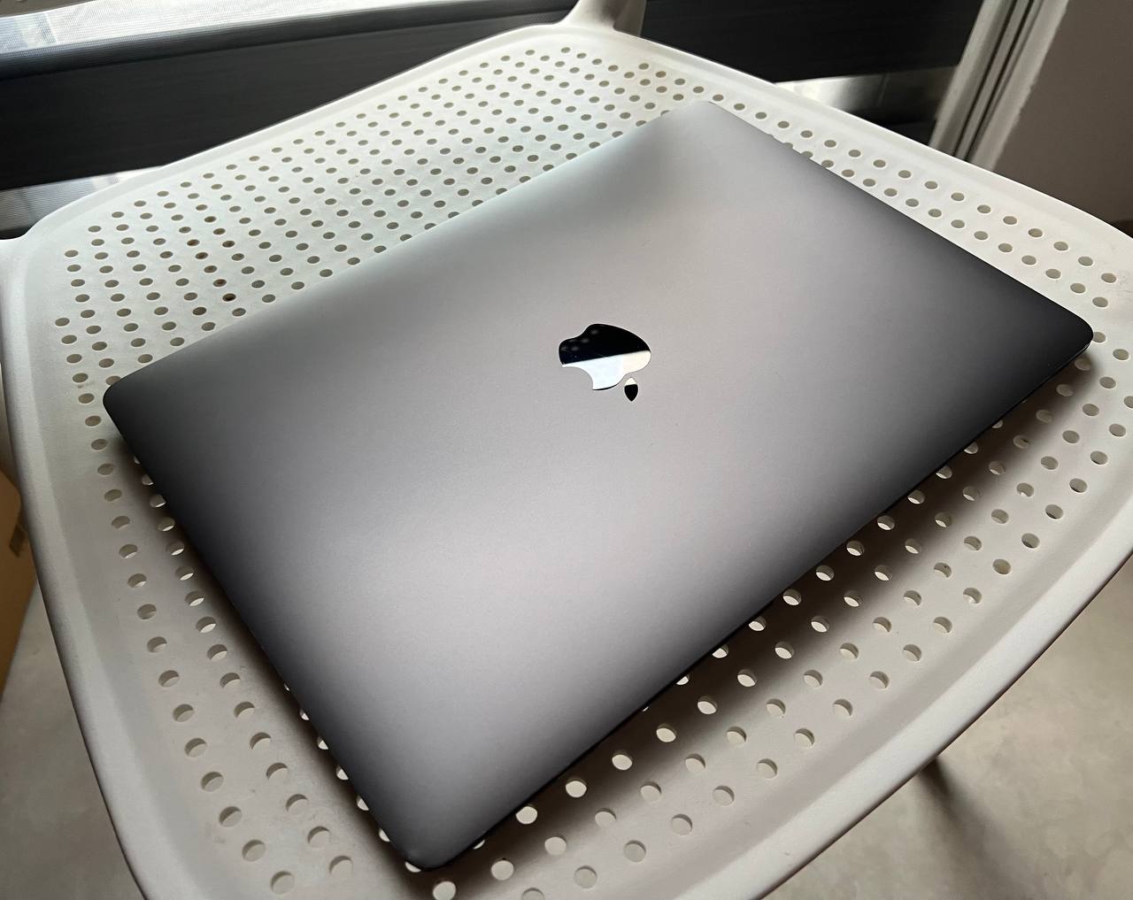 MacBook Air M1 13 дюймов, 8GB/256GB, отличное состояние, 246 циклов перезарядки