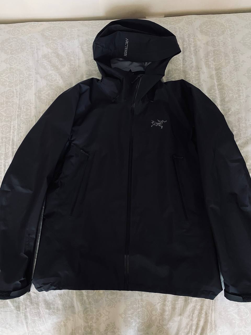 Продажа — Одежда Ветровка Arcteryx Beta SL (размер М), новая с бирками 💰 810 лари 📍 null