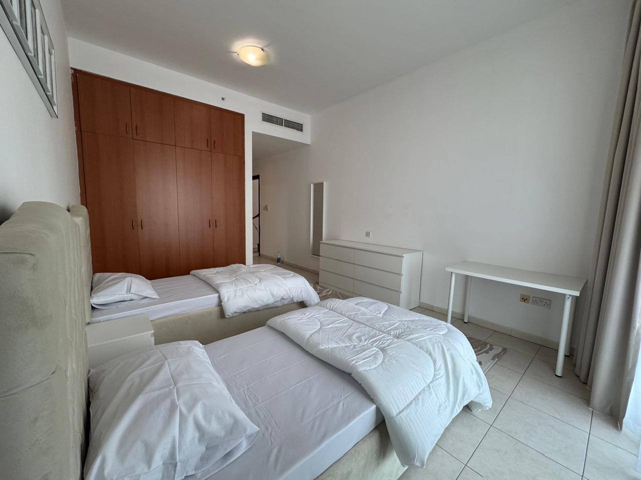 Master room with bathroom and balcony at Horizon Tower, Dubai Marina, 4,000 AED/month