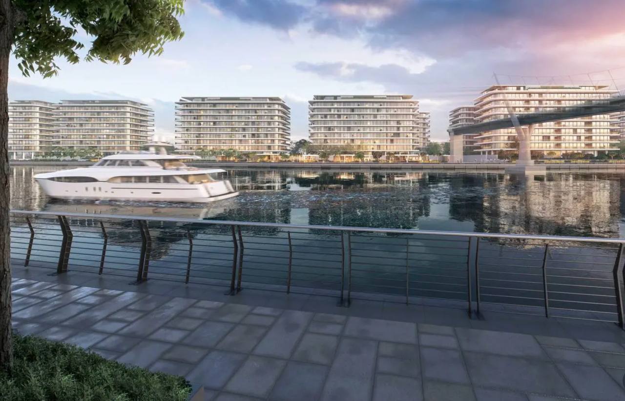 Продажа 3-комнатной квартиры с комнатой служанки в Eden House The Park: 2416 кв.ft, угловая, средний этаж, вид на канал.