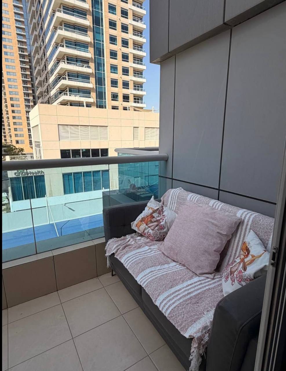Сдача студии в аренду в Dubai Marina возле метро Sobha на август