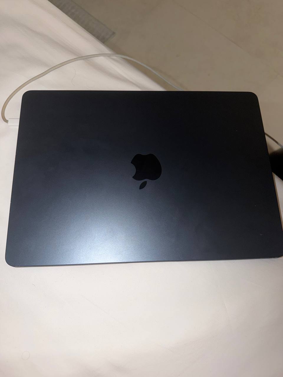 MacBook M3 2024, 8GB, 512GB, почти идеальное состояние