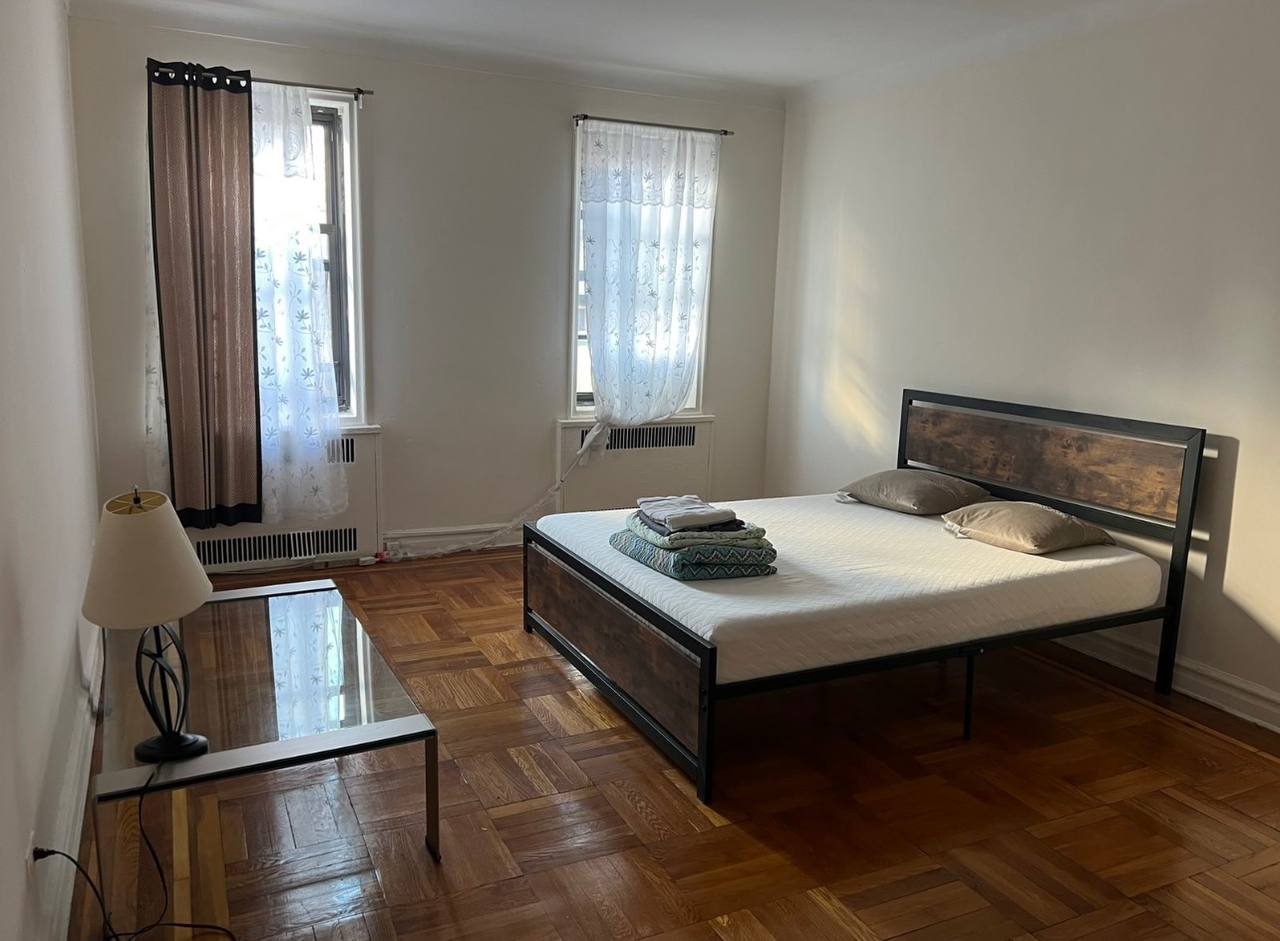 Меблированная комната для девушки в Brooklyn, Ocean Ave, с 15 июля
