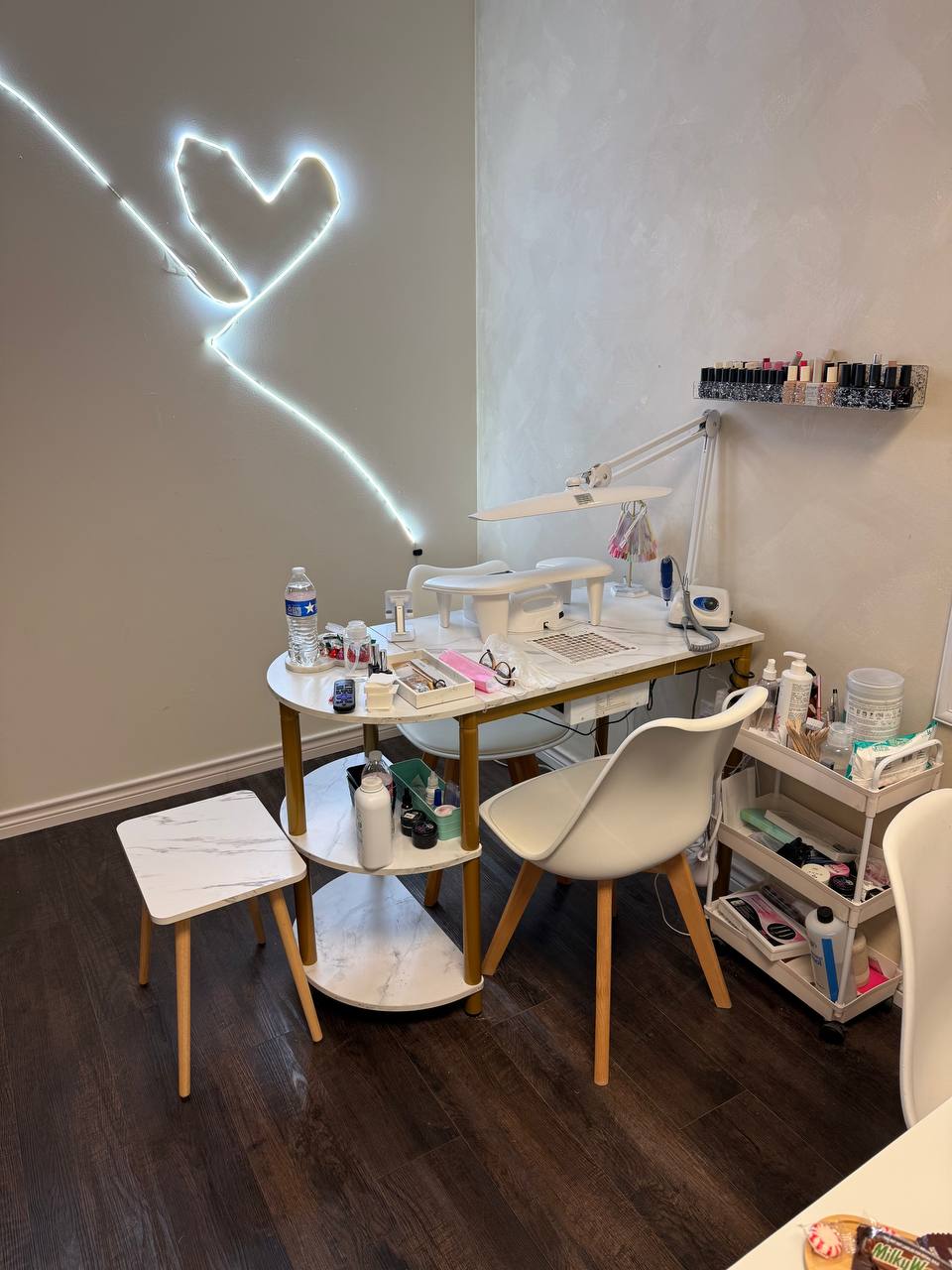 Manicure Master Room for Rent - Equipment, Materials Included
