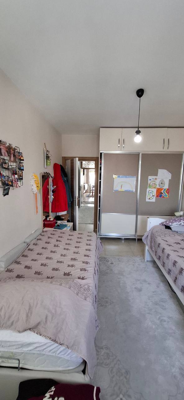 Продажа квартиры 3+1 на первой линии моря, 127 м², 2 ванные, 2 балкона, комплекс Oktay Tatil Sitesi, Мерсин