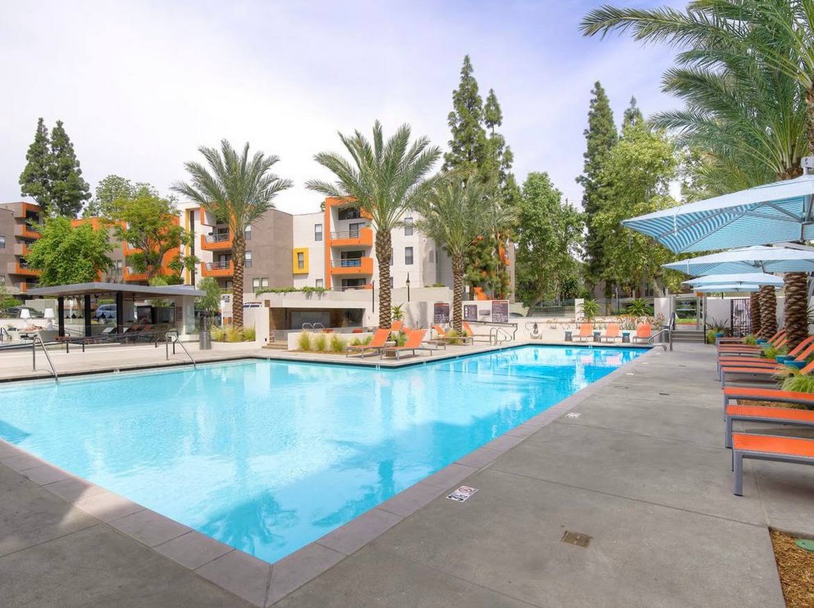 Сдаётся жильё Living room в Studio City, стиральная и сушильная машины