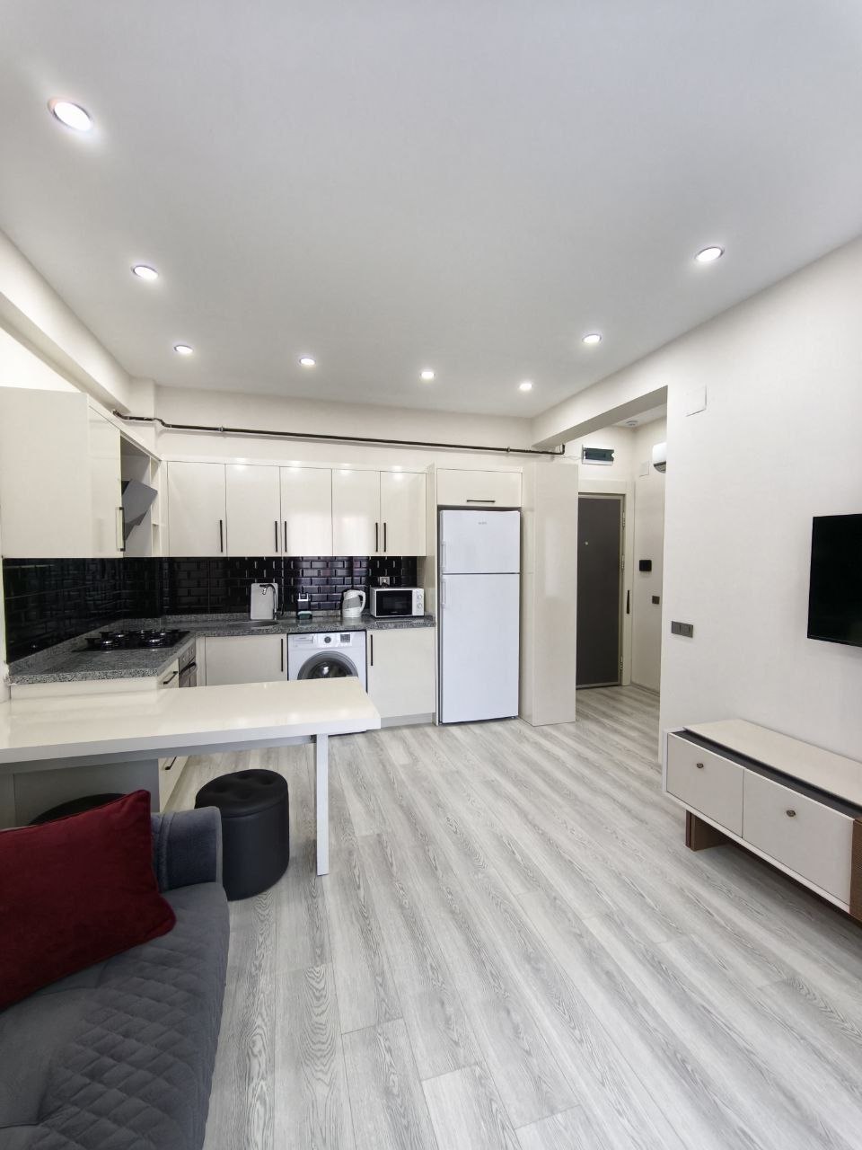 Квартира 1+1 в Мезитли, Мерсин, 53м², новое здание, 8 этаж, 250м до моря, вид на море, от 350$ месяц