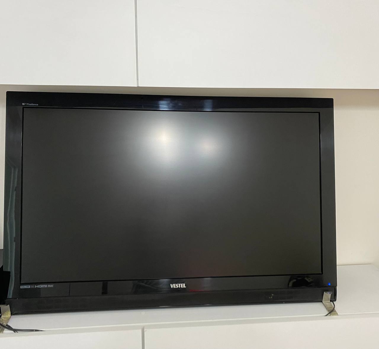 Продажа — Телевизор Vestel Full HD 42820 (42") с пультом и креплением