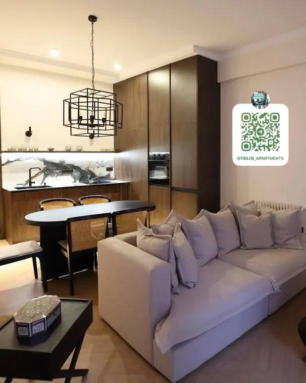 Аренда квартиры в Сабуртало: 3-комнатная, 2 спальни, 77м², 3-й этаж, посудомоечная машина, парковка, метро неподалеку.