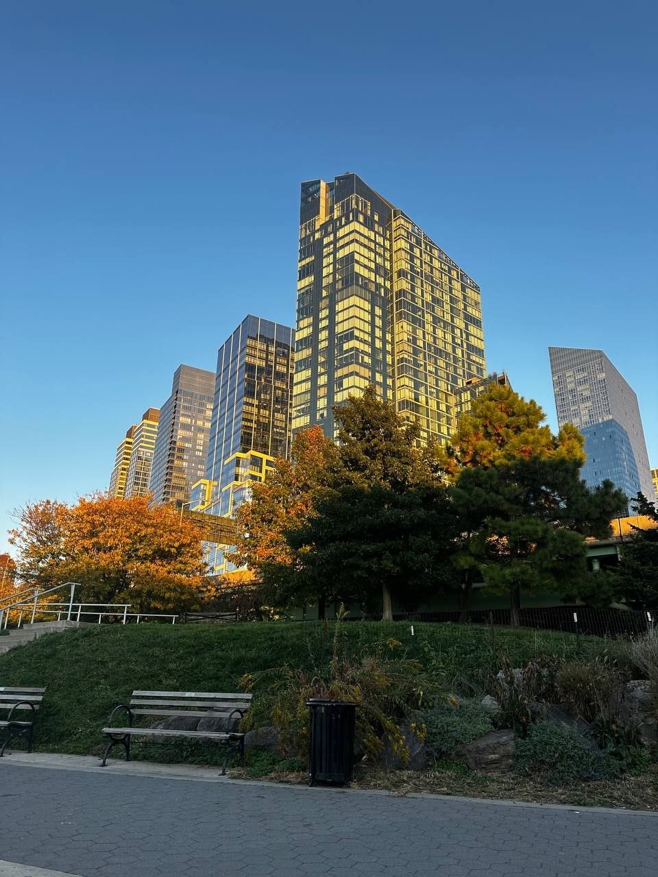 Студия с видом на Эмпайр-стейт-билдинг в Upper West Side, переуступка до марта 2027 с возможностью продления.