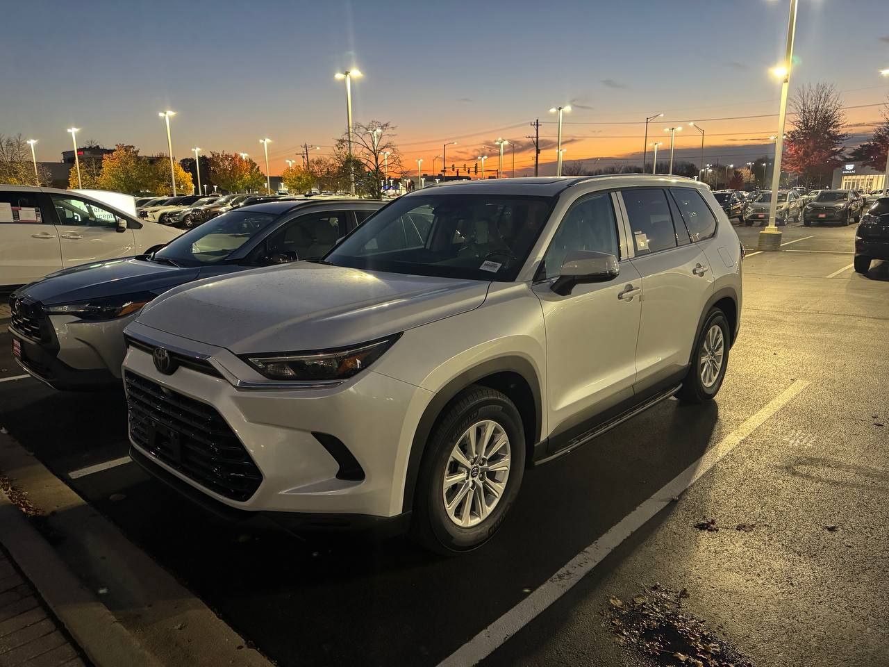 Toyota новые и поддержанные авто в Напервилле, RAV4, Camry, Highlander ниже стикера