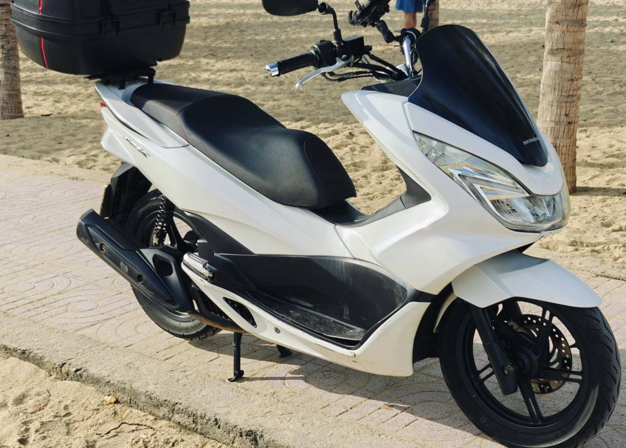 Продажа — Motorcycle Honda Pcx 2, отличное состояние, кофр в комплекте, документы в порядке