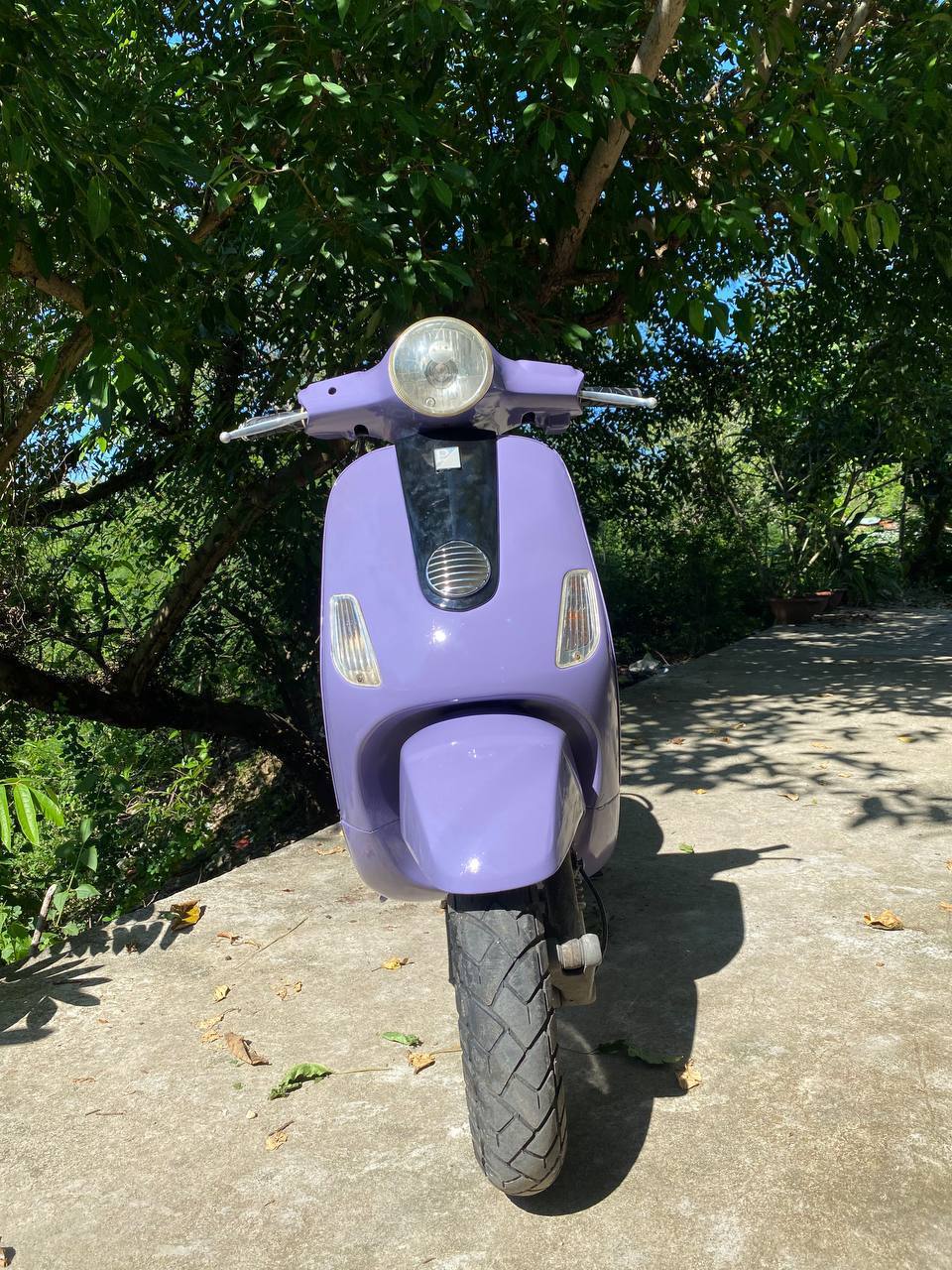 Продажа Vespa LX125 2010, свежеобслужен, шлем в подарок