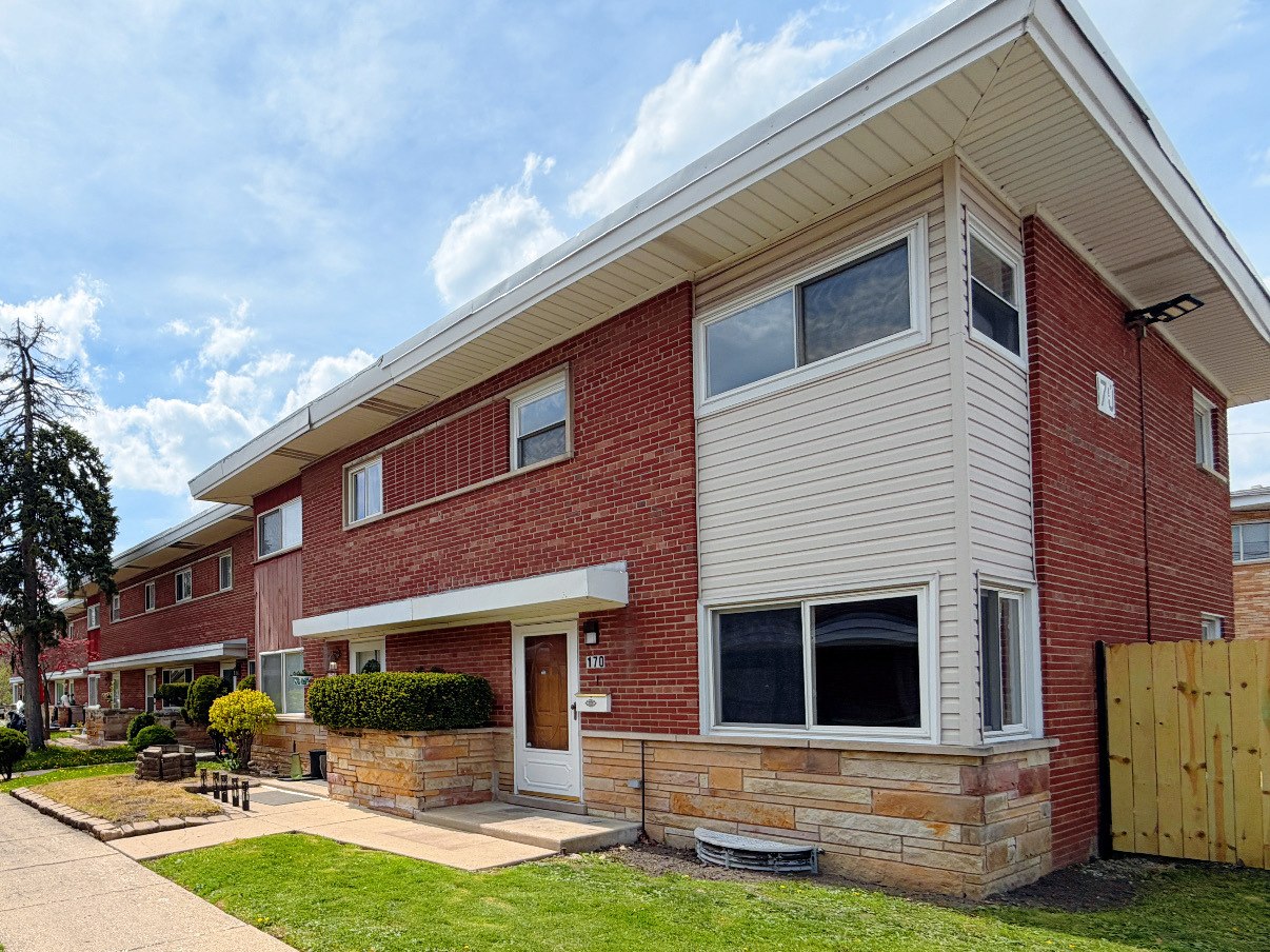 Оренда таунхаусу біля Des Plaines, 3 рівні, Finished basement