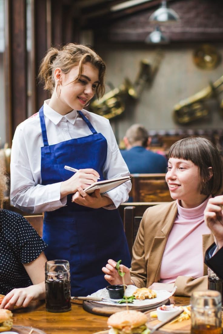 В Marakand Steakhouse требуется официант(ка)
