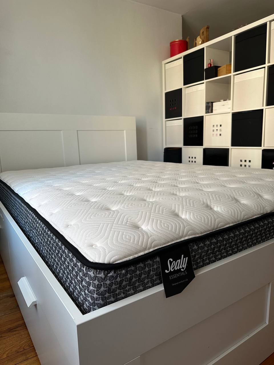 Кровать IKEA Queen size $470 и матрас $200