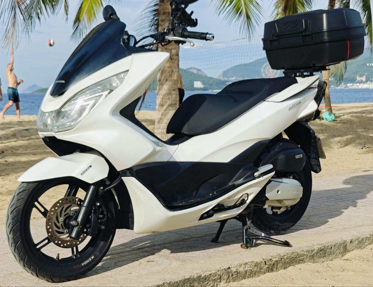 Продажа — Honda Pcx 2 в отличном состоянии, с кофром